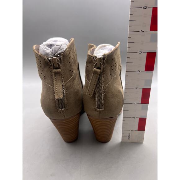 Violet & Red Jackson Laser Cut Topline Booties – Taupe – 6 – NWOB - Picture 3 of 8